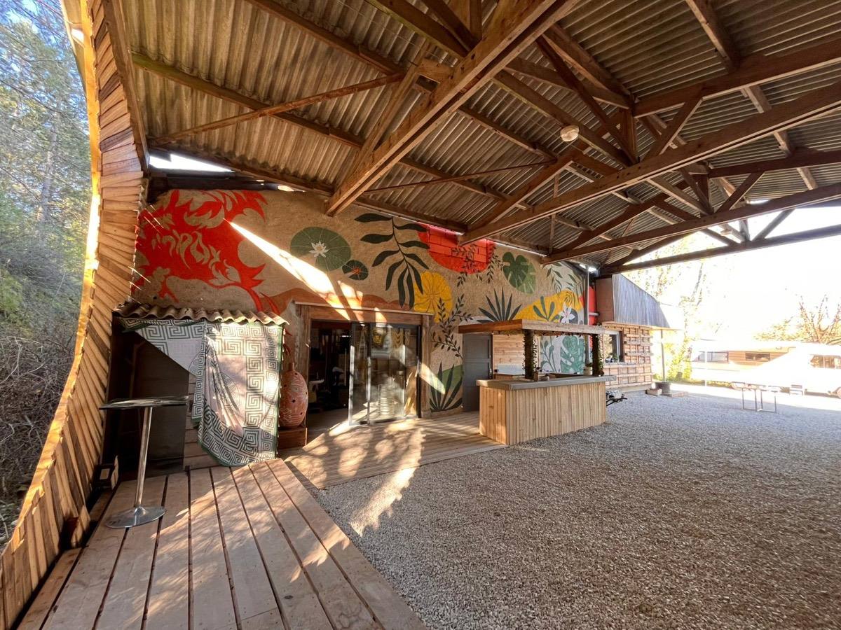 la halle, un soir de mars